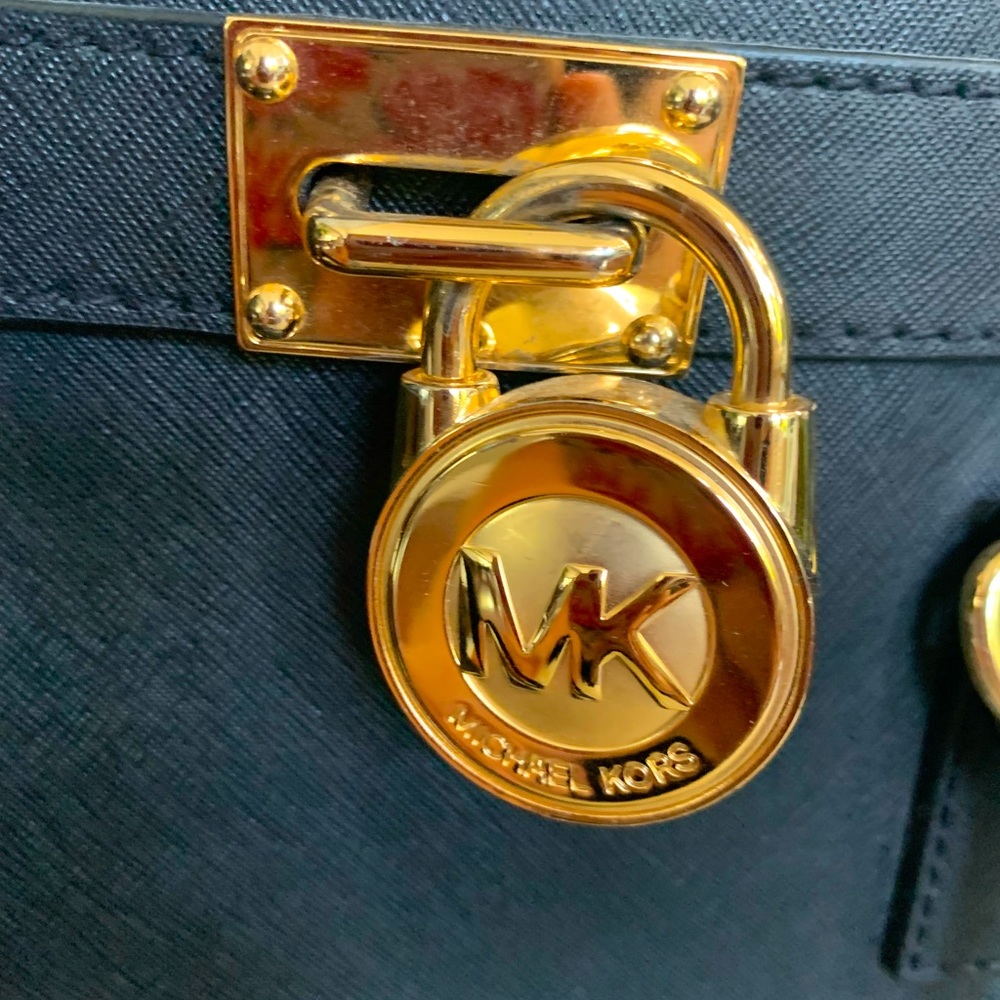 Beautiful Micheal Kors Purse, minimal wear